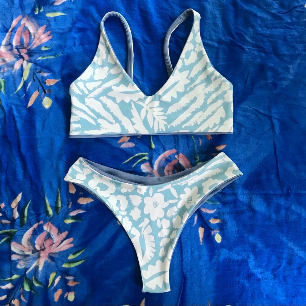 Reversible sporty cheeky high leg bikini
